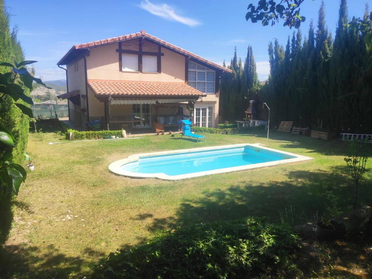 Villa Vivienda El Olivo con piscina privada y jardín. Ayegui Exterior foto