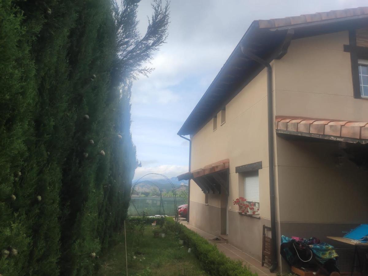 Villa Vivienda El Olivo con piscina privada y jardín. Ayegui Exterior foto