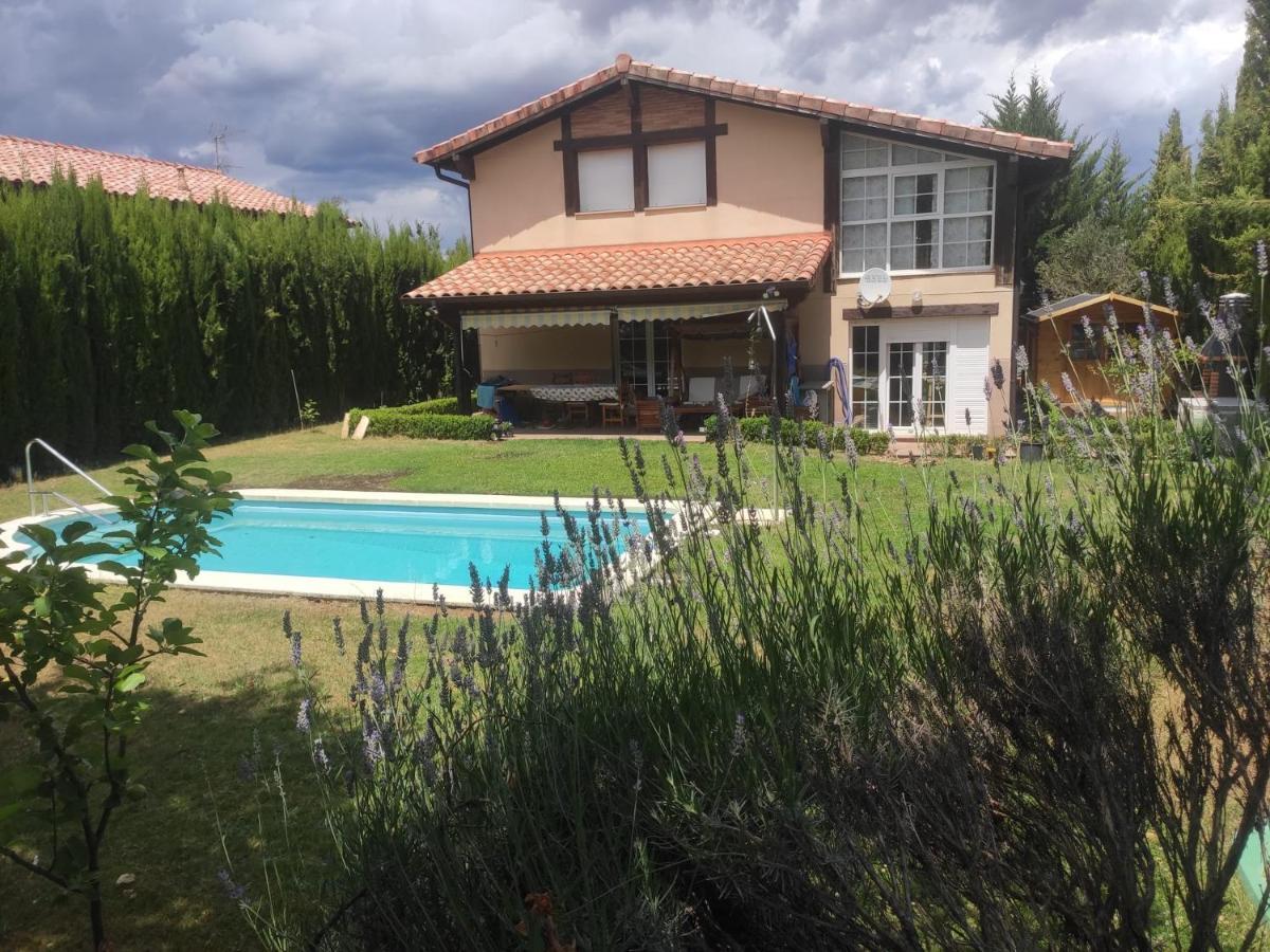 Villa Vivienda El Olivo con piscina privada y jardín. Ayegui Exterior foto